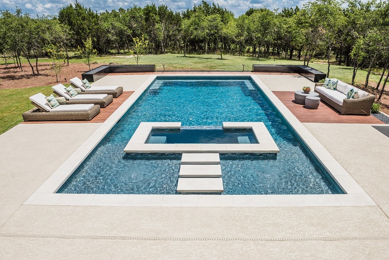 Ways in Which a Custom Swimming Pool Is Built