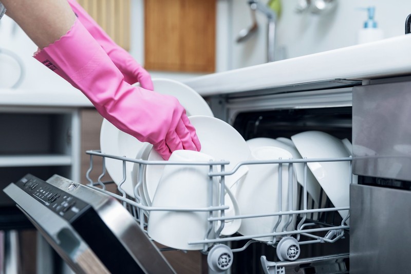 Maintenance and cleaning advice for your dishwasher once a year