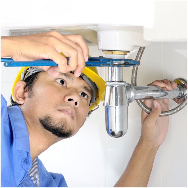 5 Plumbing Emergencies and How a 24-hour Plumber Handles Them