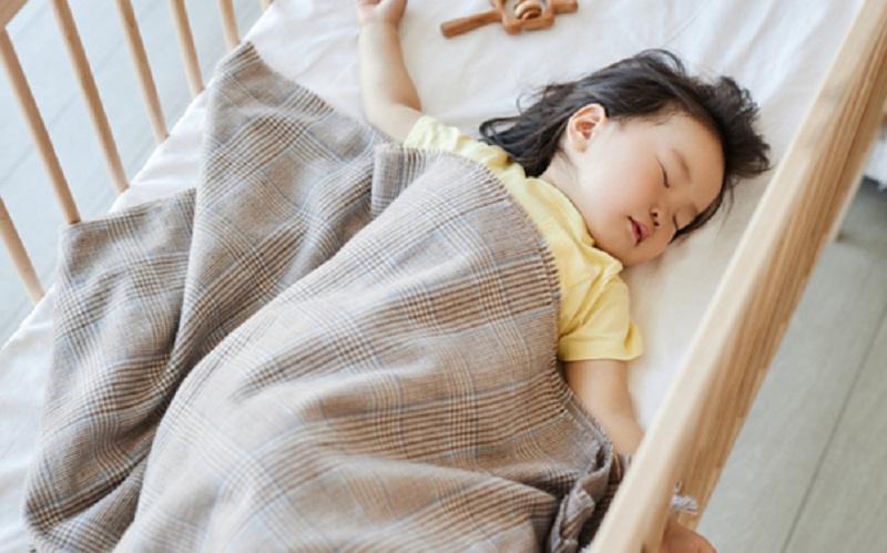 Children Furniture – 4 Things To Consider When Choosing the Best Baby Cot in Singapore for Your Little One